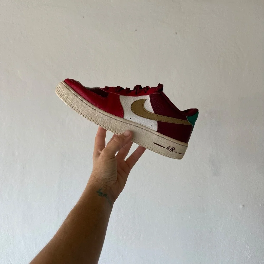 Nike Air Force 1 Low GS Christmas Sneakers Youth 5.5Y Team Red Gold DQ4709-600